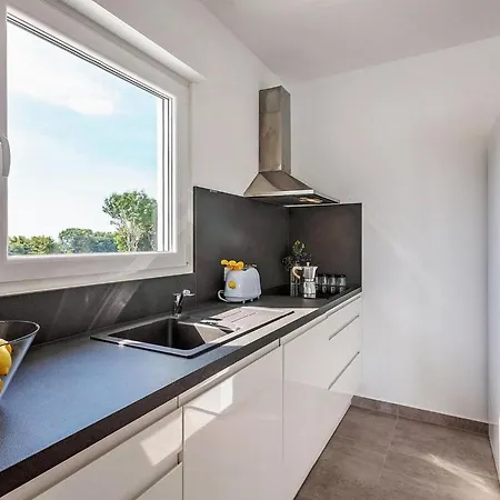 Semesterbostad Sunrise *