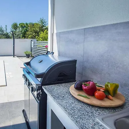 Sunrise 펜션 풀라